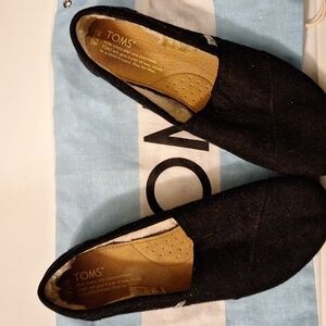 Toms Black Slip On Loafers Size 7.5 With Dust Bag